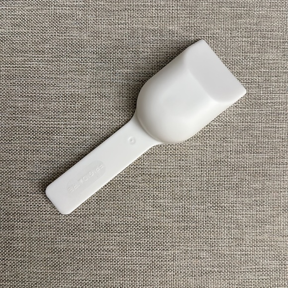 🥣 Frigidaire Lock Top Cereal Holder - Picture 10 of 10